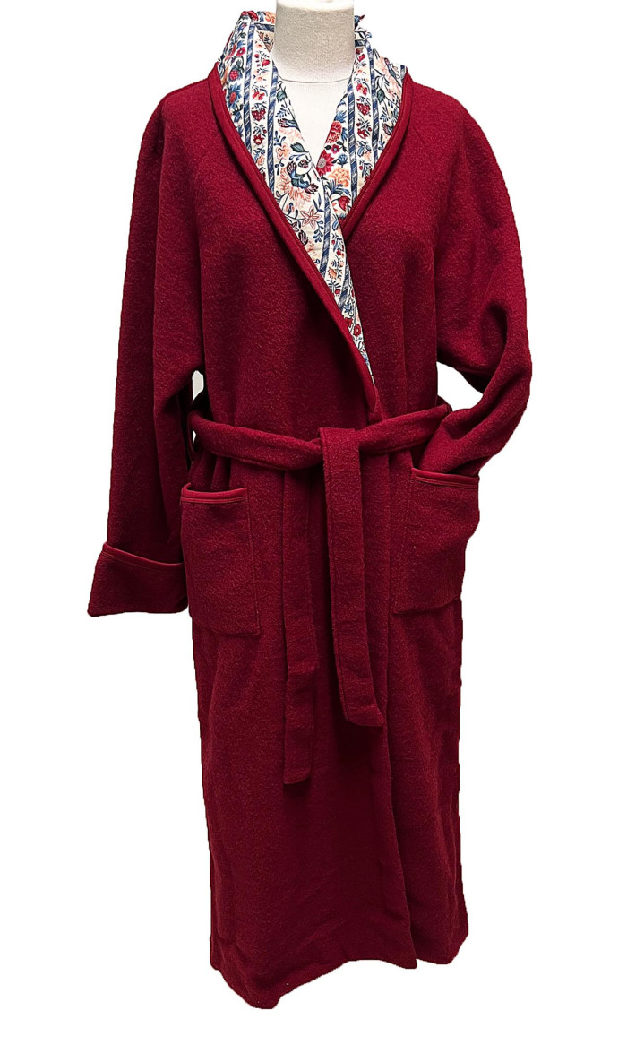 robe de chambre laine des Pyrenees rouge col tissu pour femme en stock